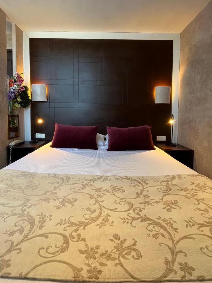 L'Hotel Le Cheval Noir Moret-sur-Loing Ngoại thất bức ảnh