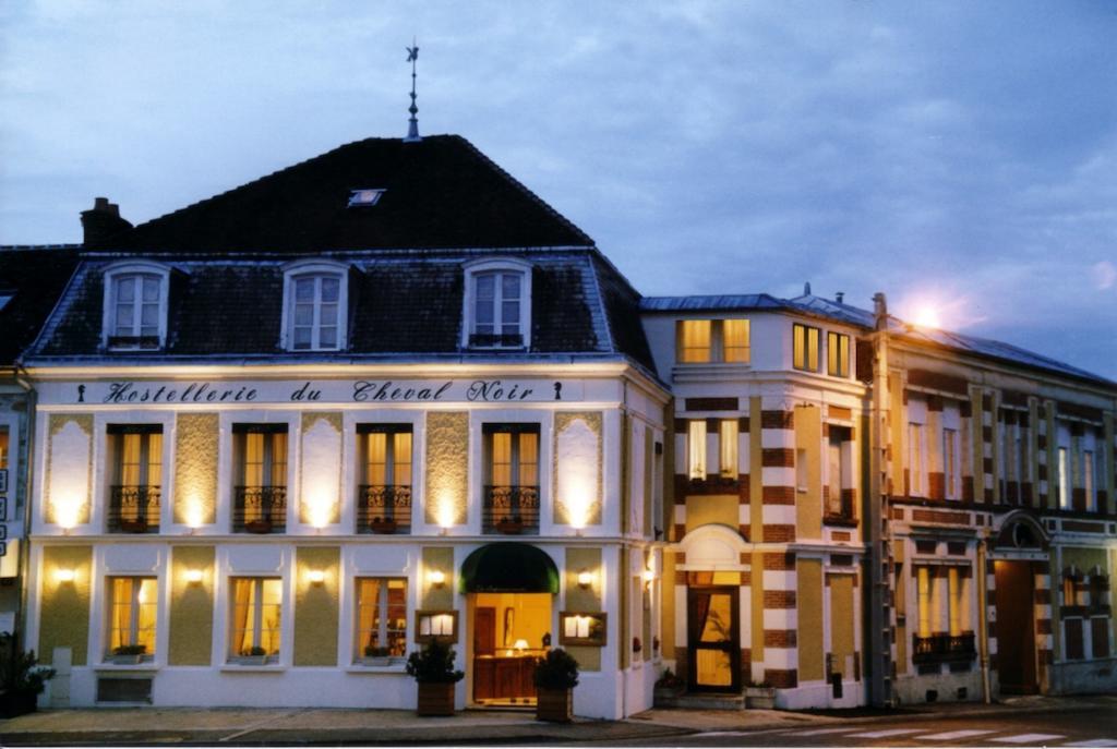 L'Hotel Le Cheval Noir Moret-sur-Loing Ngoại thất bức ảnh